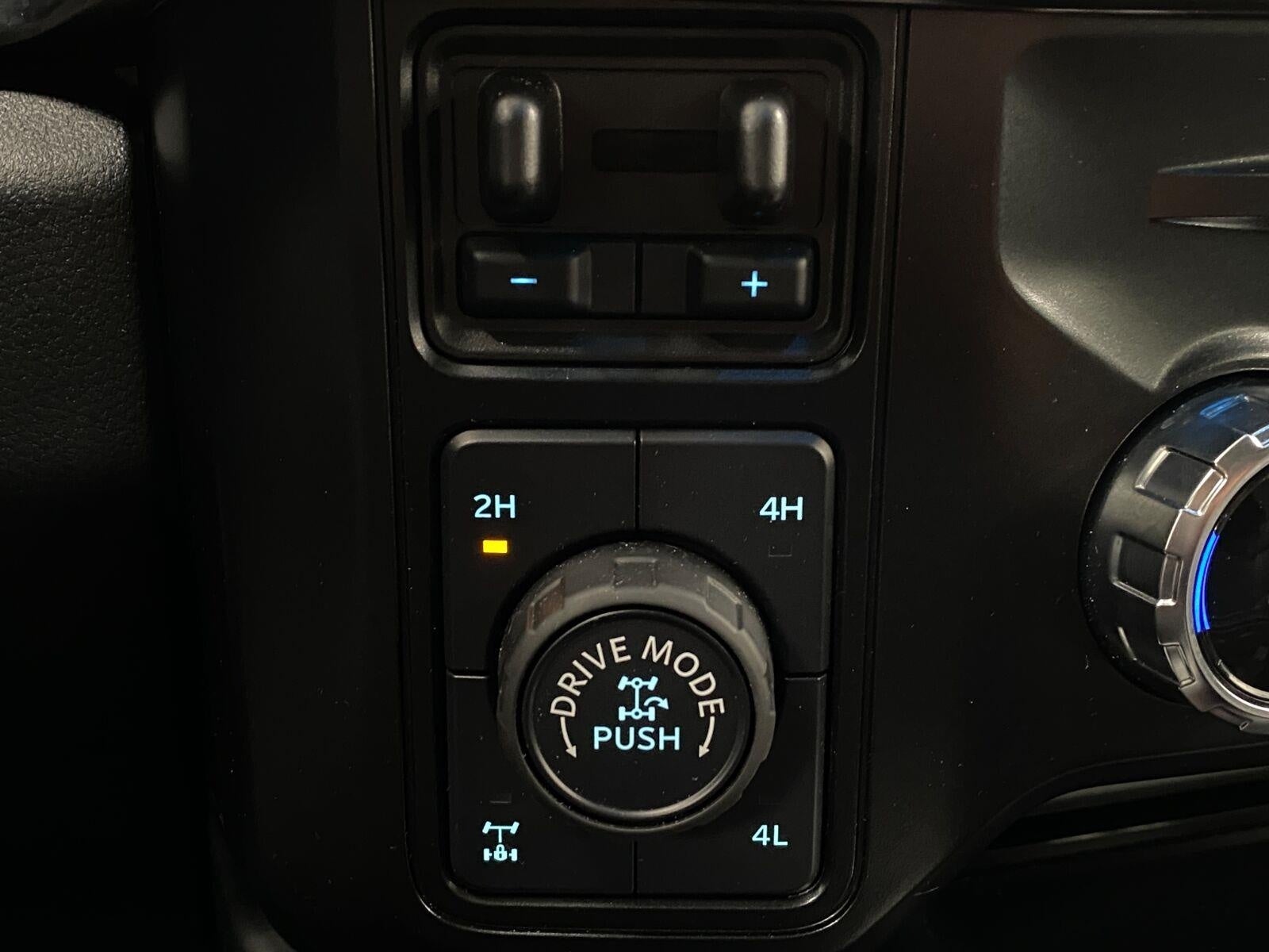 2025 Ford SUPER DUTY F-250 SRW LARIAT