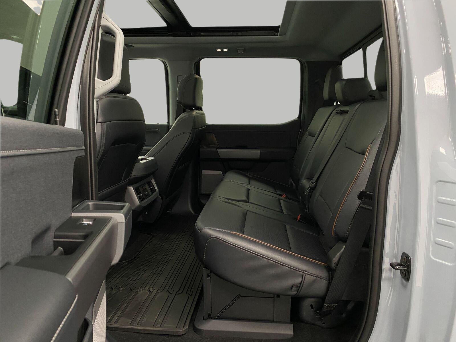2025 Ford SUPER DUTY F-250 SRW LARIAT