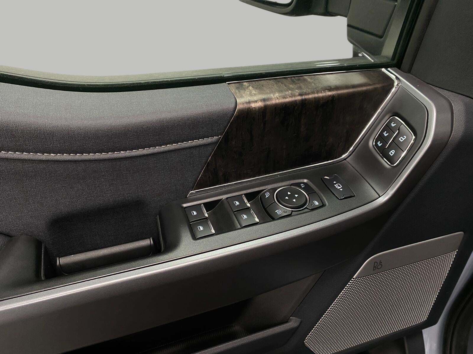 2025 Ford SUPER DUTY F-250 SRW LARIAT