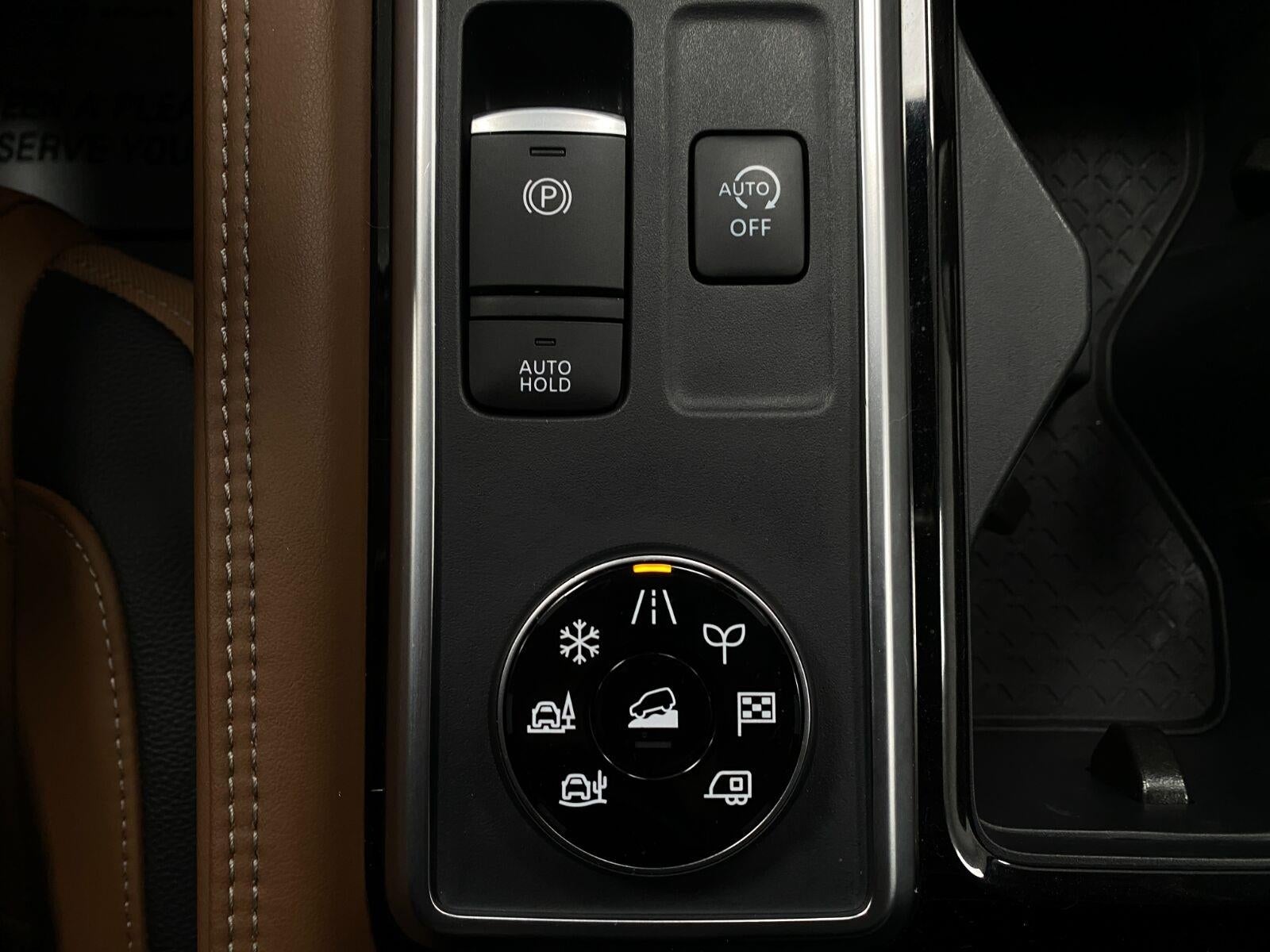 2025 Nissan Pathfinder Platinum 4WD