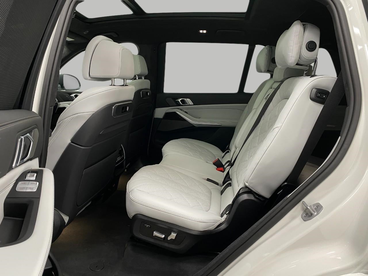 2026 BMW X7 xDrive40i Sports Activity Vehicle