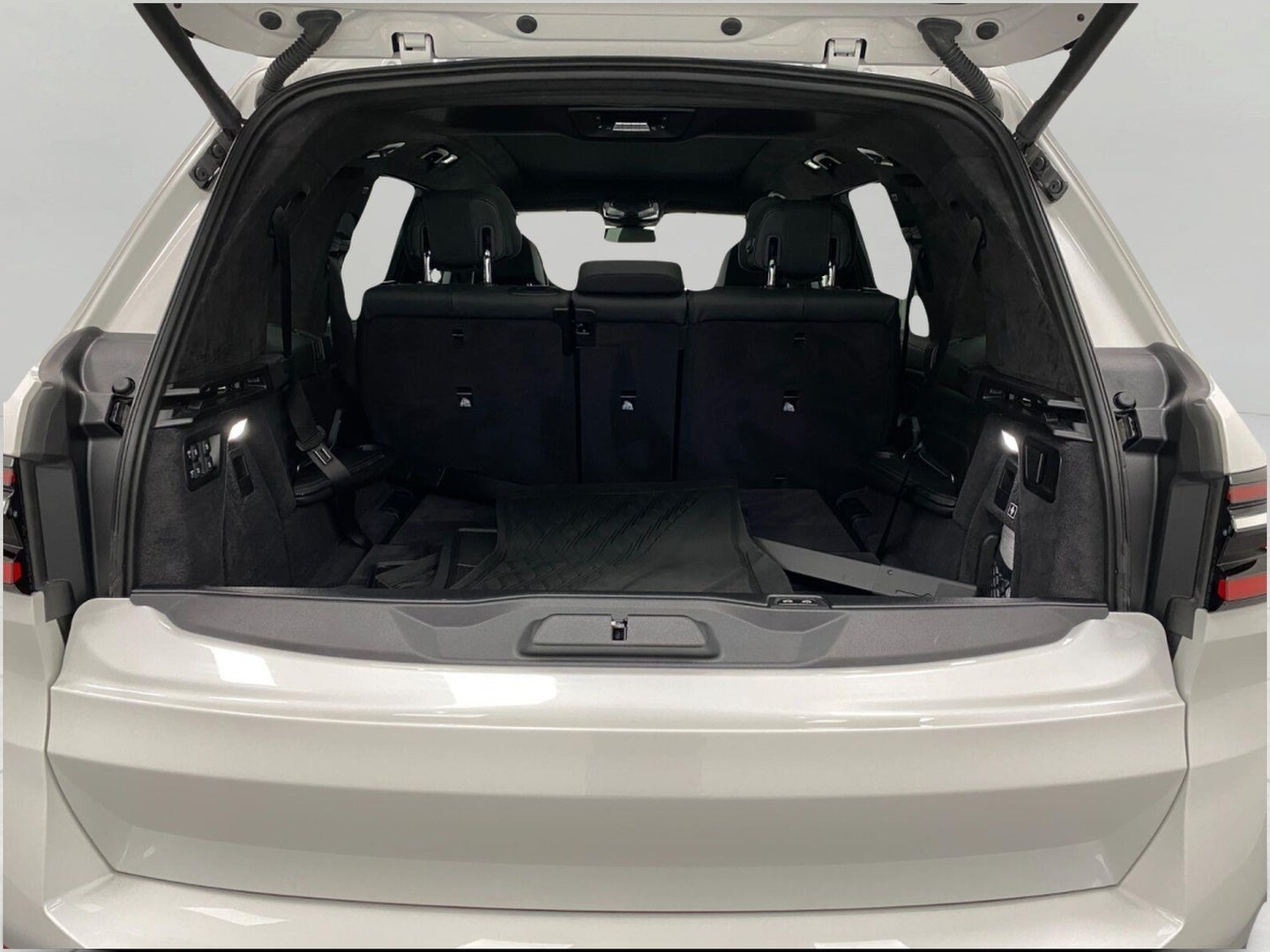 2026 BMW X7 xDrive40i Sports Activity Vehicle