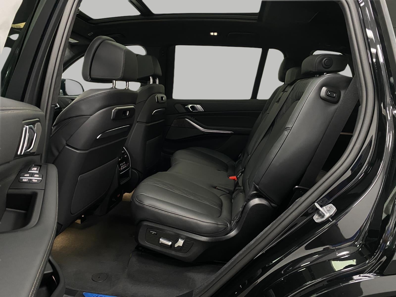 2027 BMW X7 xDrive40i Sports Activity Vehicle