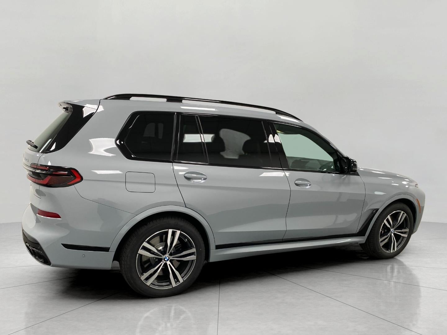 2026 BMW X7 M60i Sports Activity Vehicle