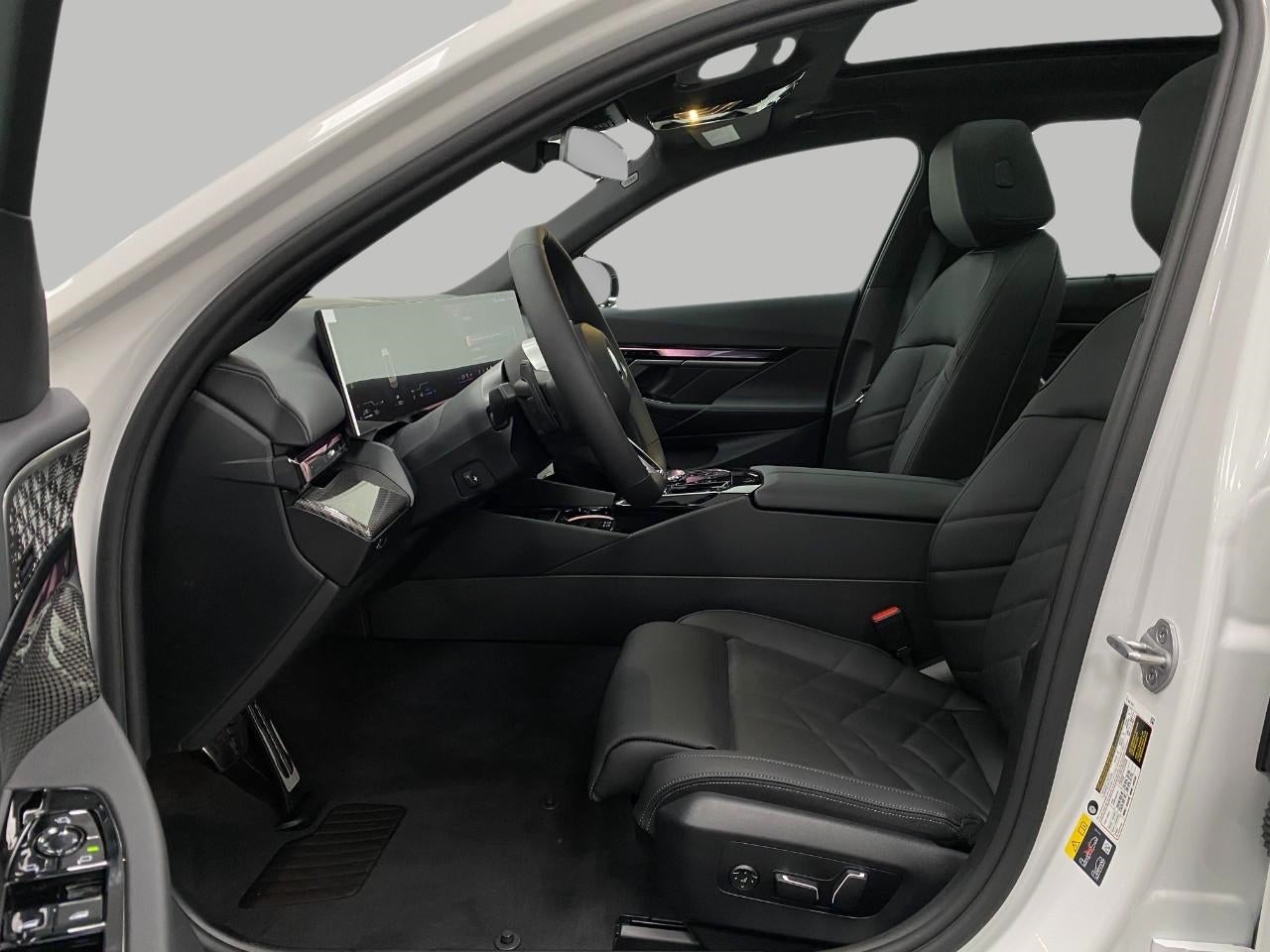 2026 BMW 550e 550e xDrive Sedan