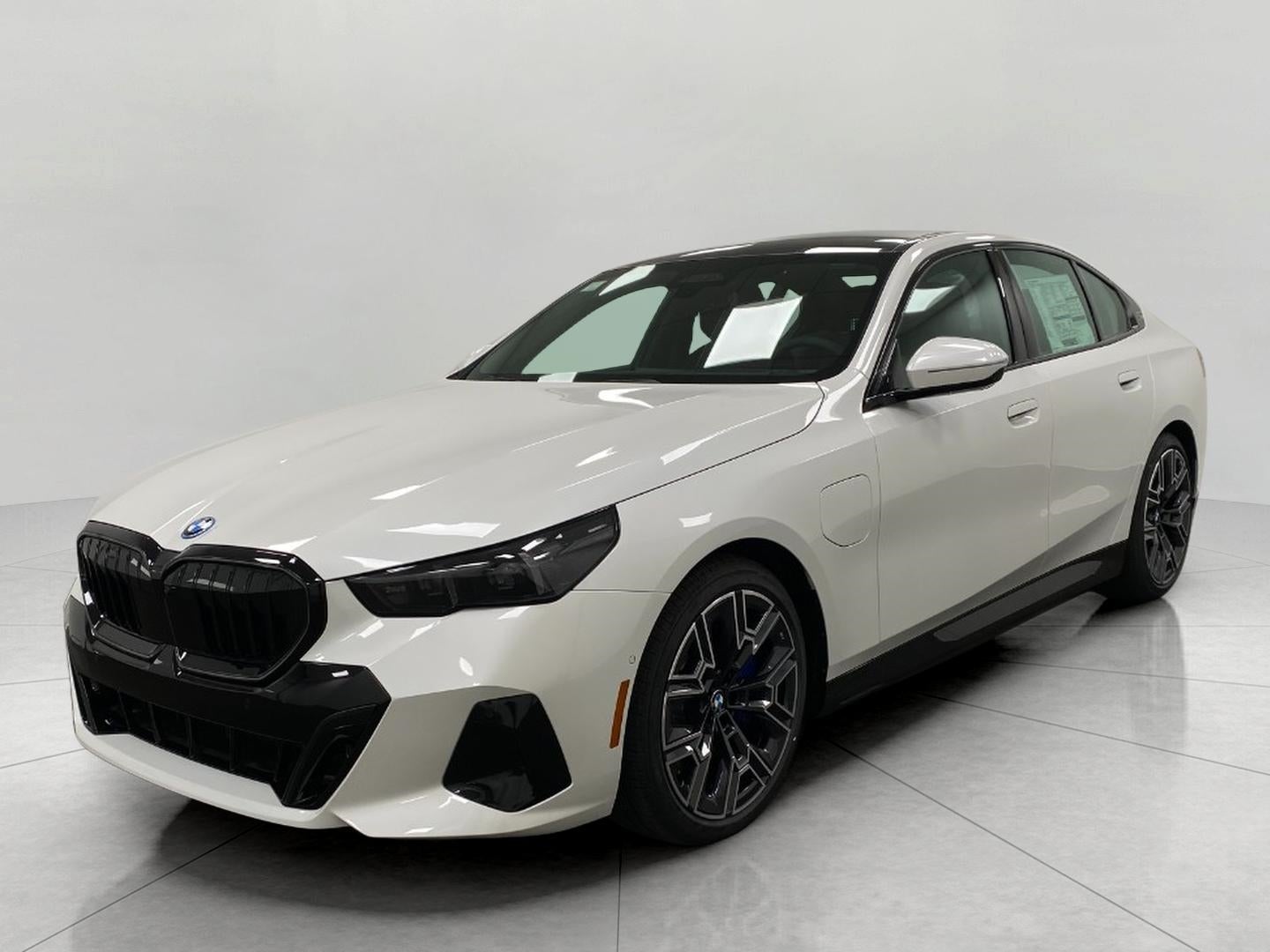 2026 BMW 550e 550e xDrive Sedan