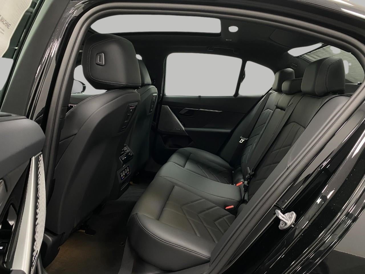 2026 BMW 550e 550e xDrive Sedan