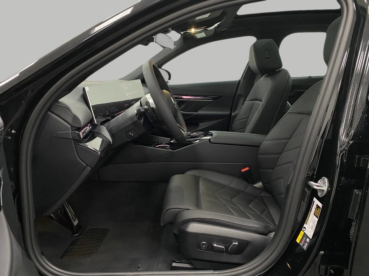 2026 BMW 550e 550e xDrive Sedan