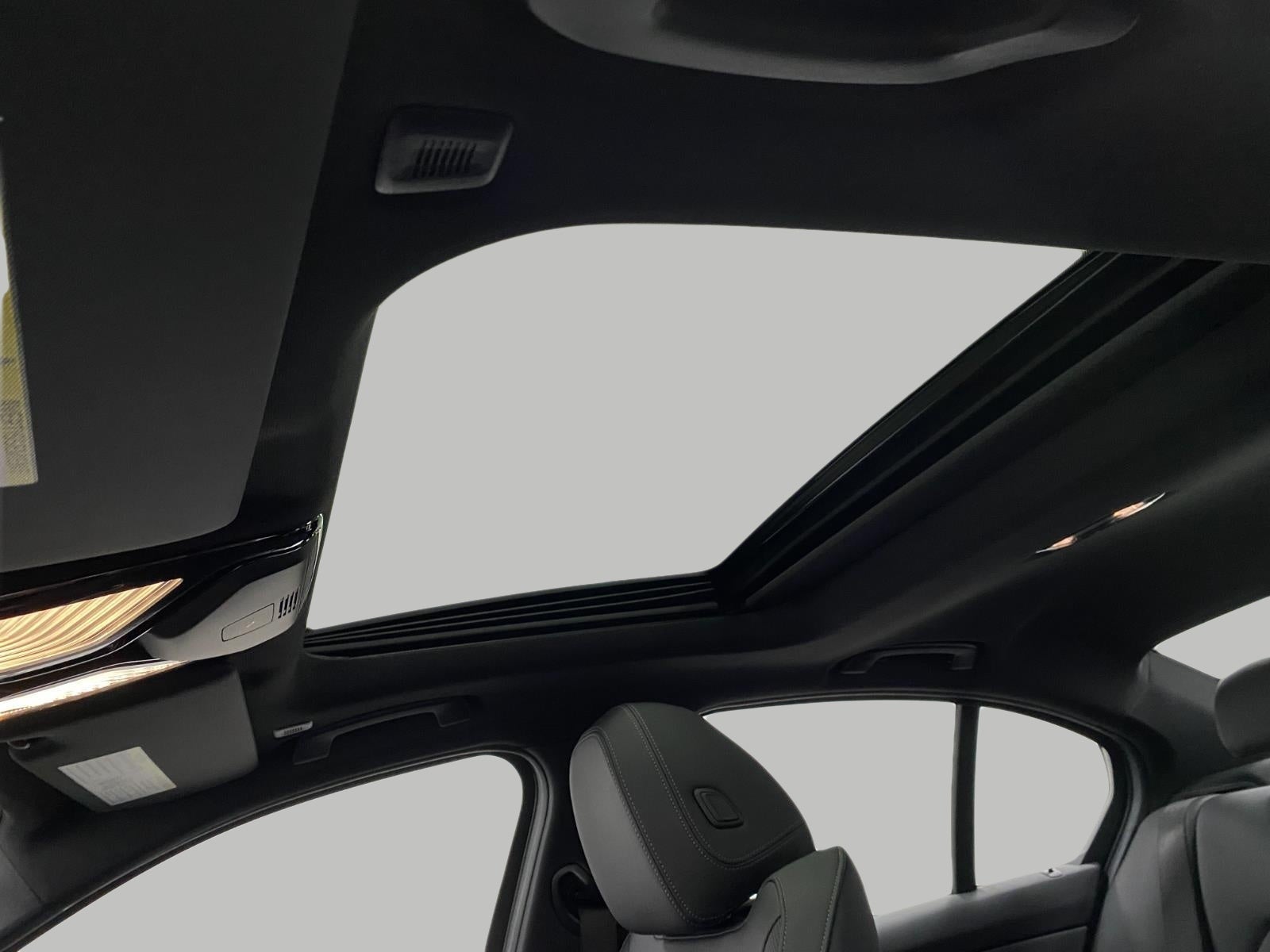 2026 BMW 330i 330i xDrive Sedan