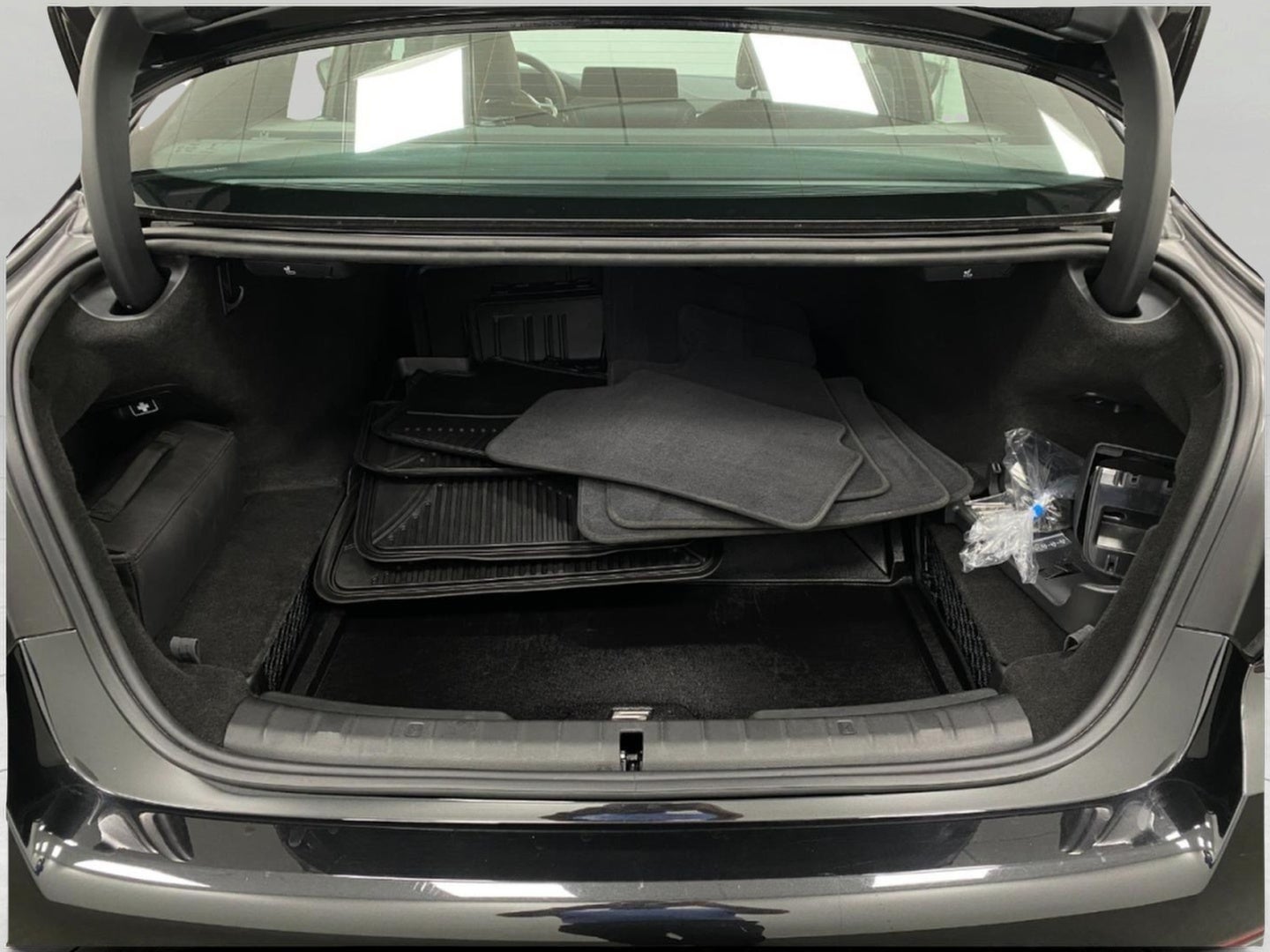 2023 BMW 530e 530e xDrive Plug-In Hybrid