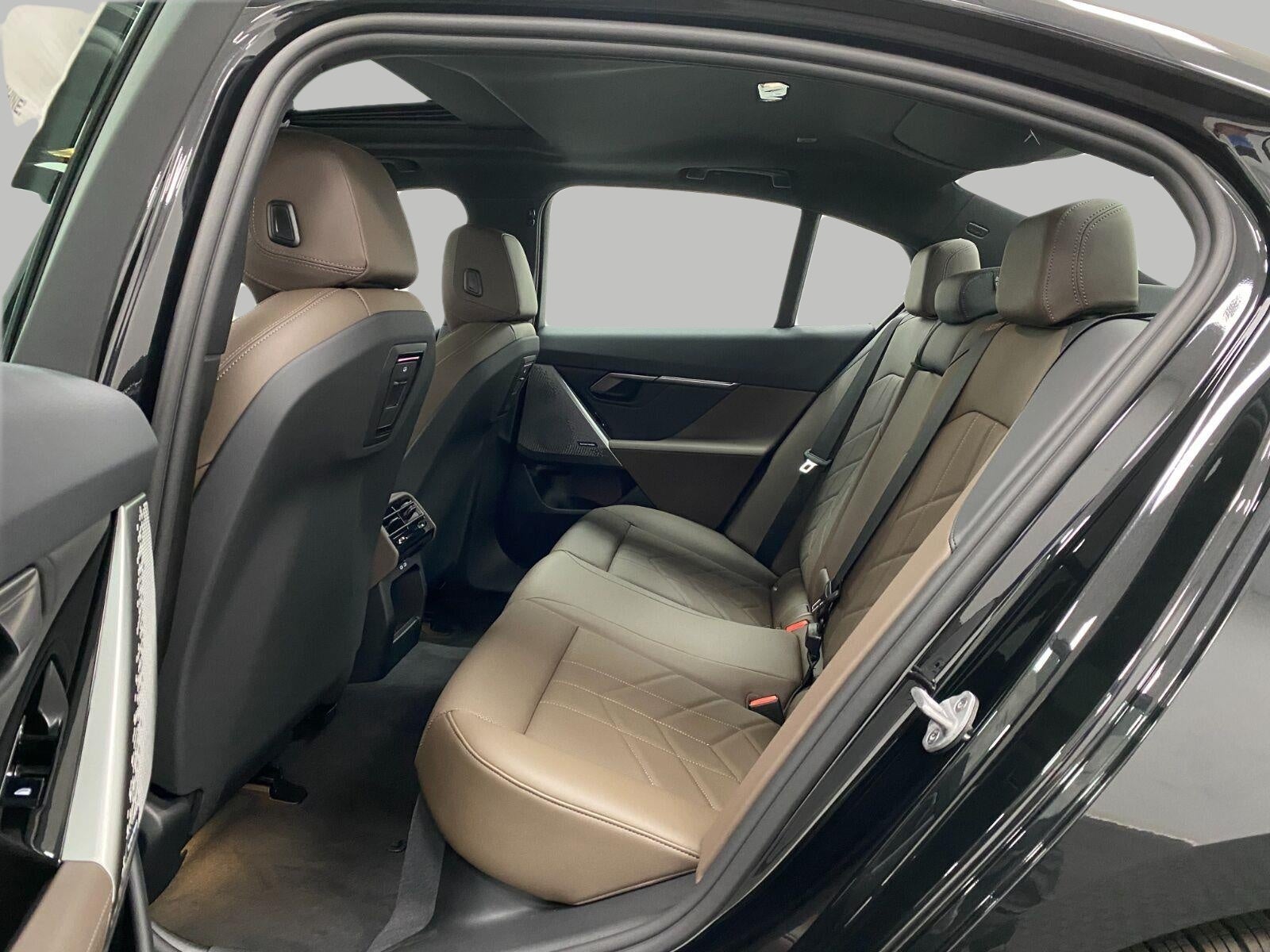 2027 BMW 530i 530i xDrive Sedan