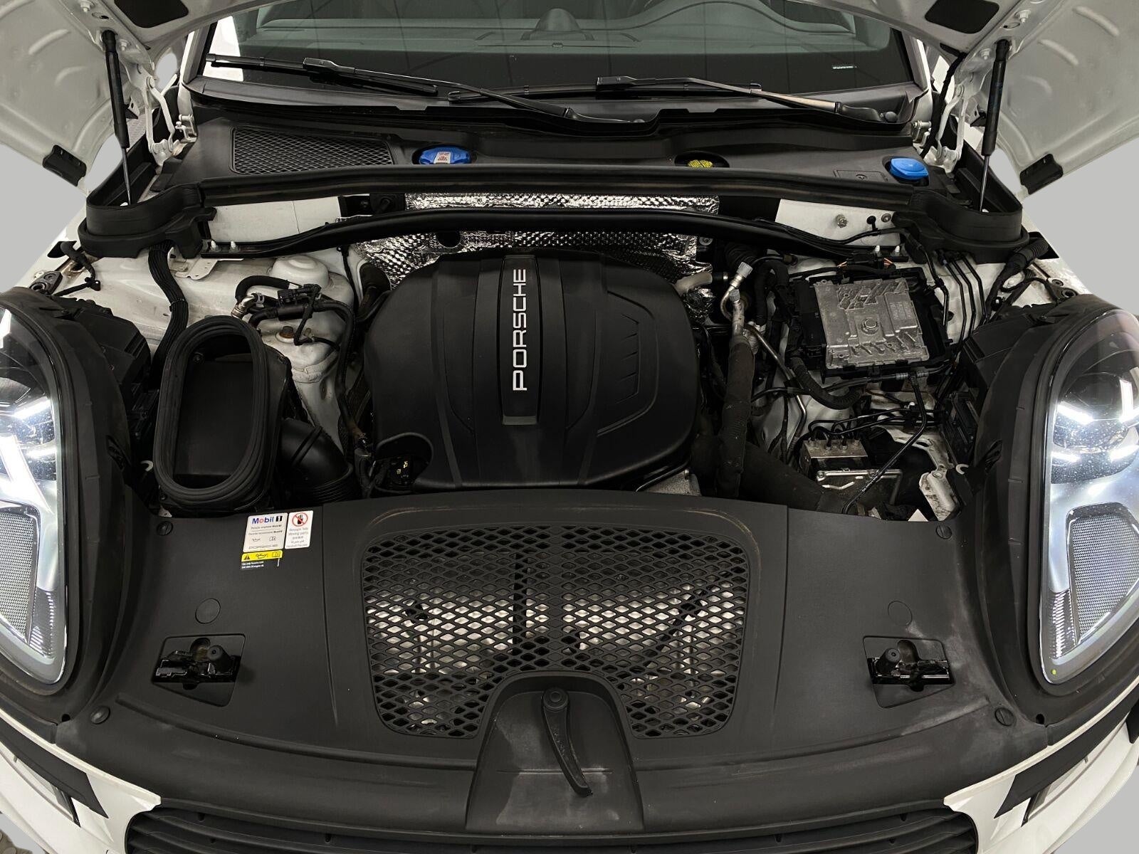 2021 Porsche Macan AWD