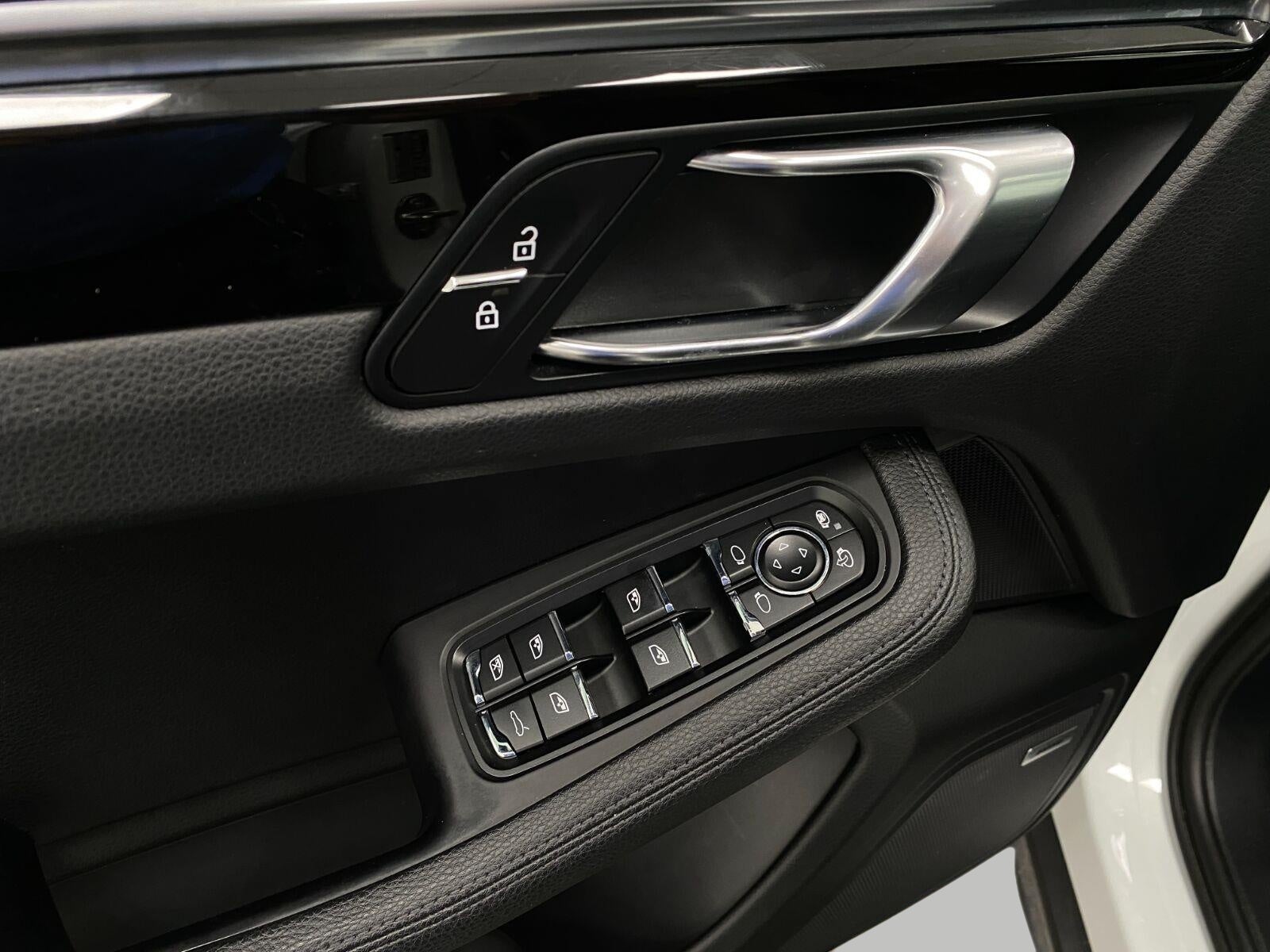 2021 Porsche Macan AWD