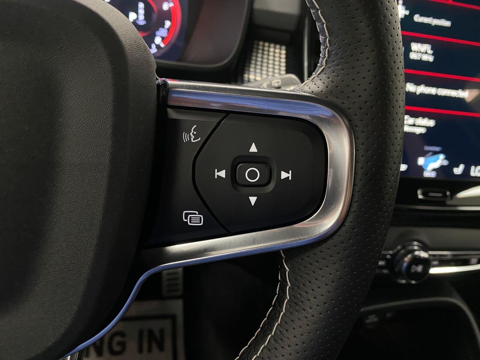 2021 Volvo XC40 T5 AWD R-Design
