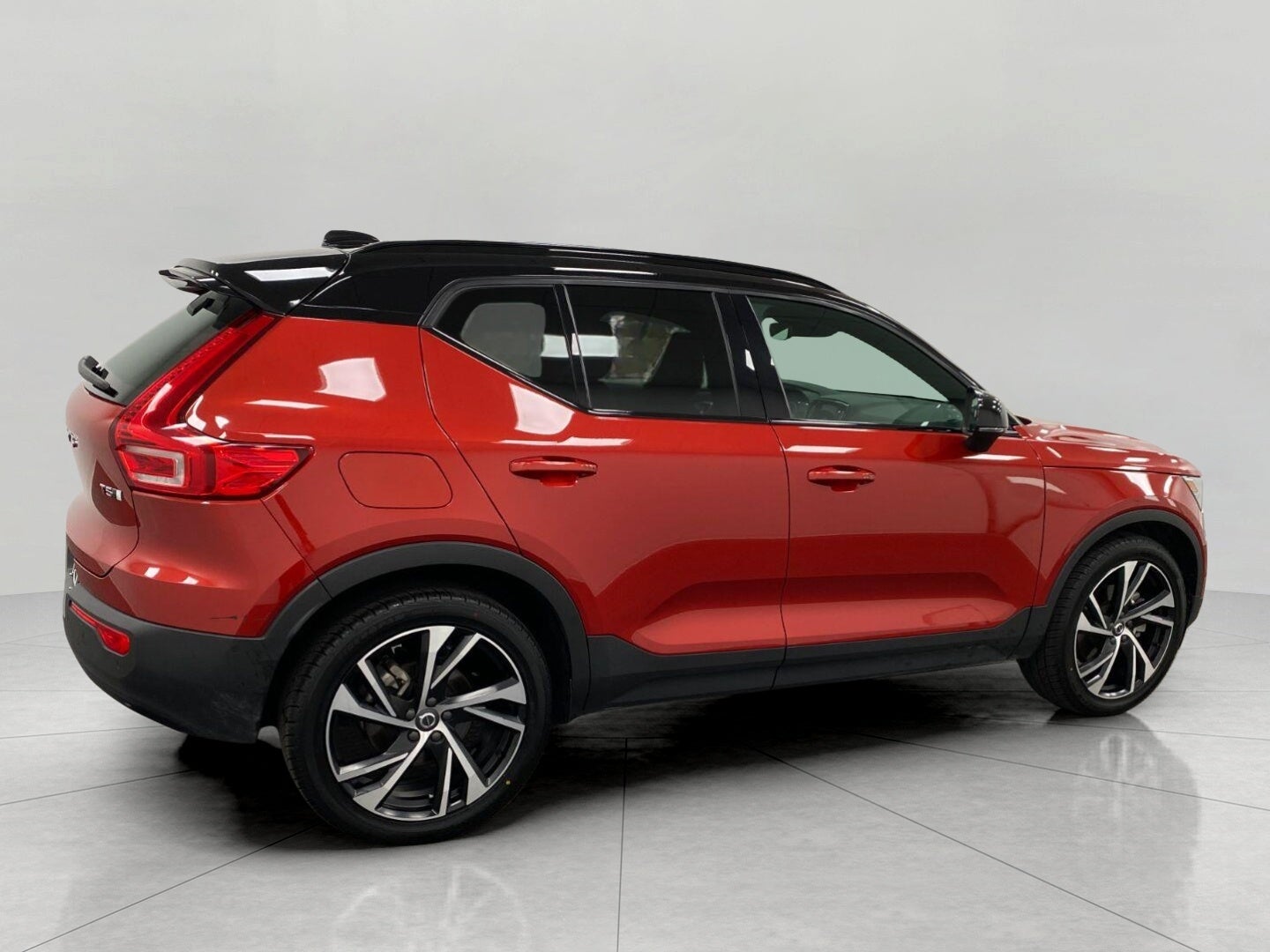2021 Volvo XC40 T5 AWD R-Design