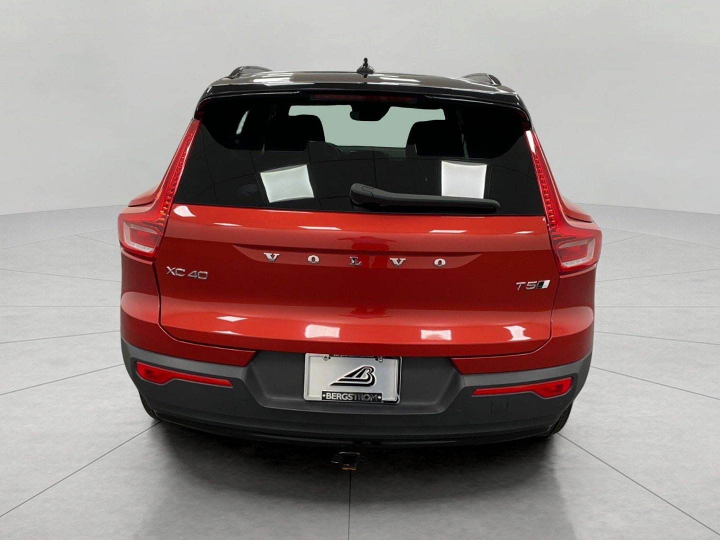 2021 Volvo XC40 T5 AWD R-Design